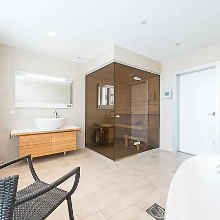 Spacious Penthouse Ταλίν